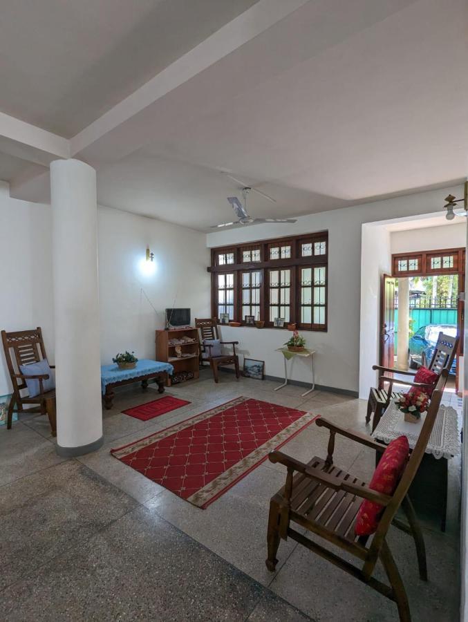 Shiranthi Guest House Раджагирия Екстериор снимка